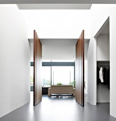 Porta da interno - Amsterdam, The Netherlands - FritsJurgens - in legno / a bilico con asse laterale / con doppia anta