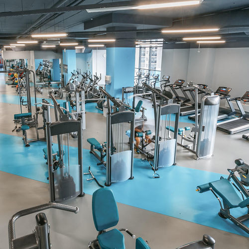 Pavimentazione sportiva da interno - OMNISPORTS COMPACT - Tarkett PROFESSIONAL - in vinile / professionale / antigraffio