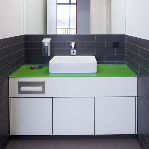 Mobile pensile per bagno con specchio contemporanea - VITRUM WT - Schaefer-Trennwandsysteme - da parete
