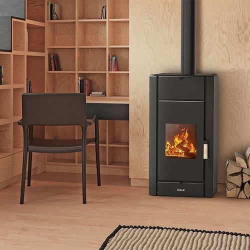 Stufa a legna - LENI 13 - UNICAL AG S.p.A. - 10 kW...20 kW / da appoggio / contemporanea