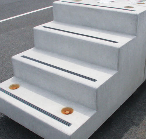 Scala dritta - LG BETON - con gradini in calcestruzzo / con struttura in calcestruzzo / da esterno