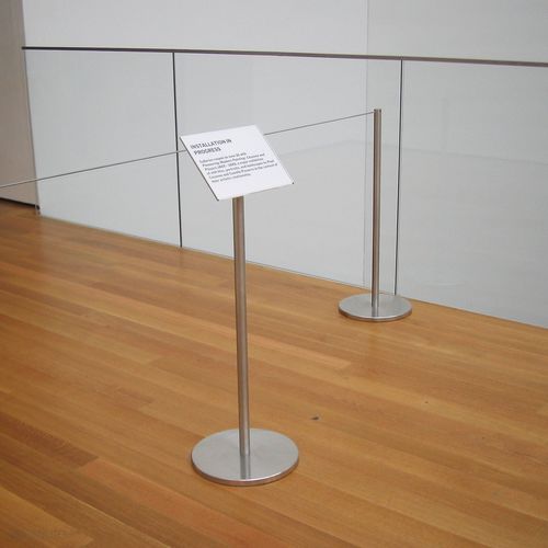 Cartello pubblicitario da interno - Q  - Absolute Museum & Gallery Products Ltd - mobile / in acciaio inossidabile
