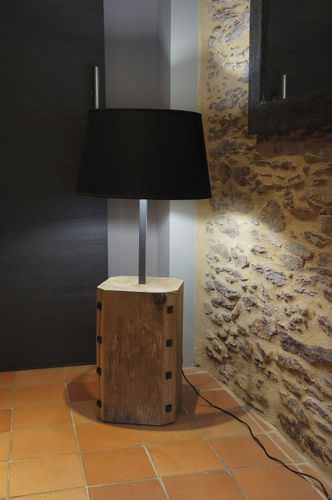 Lampada da terra - KUB BRASERO - in legno / contemporanea / con cavo