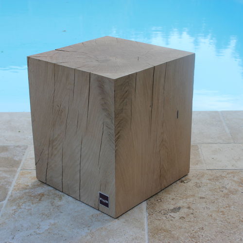 Sgabello contemporaneo - KUB BRASERO - in rovere / con base centrale / da giardino