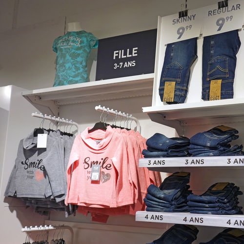 Espositore per abbigliamento - FASHION & SPORTS - Gondella - da parete / in legno / in metallo