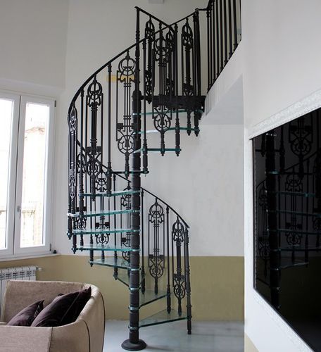 Scala a chiocciola - C 142 - Ghisarredo - con gradini in vetro / con struttura in acciaio / per uso residenziale