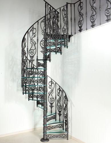 Scala a chiocciola - C 162 - Ghisarredo - con gradini in vetro / con struttura in acciaio / per uso residenziale
