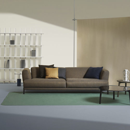 Divano contemporaneo - Larsen - My Home Collection - in tessuto / con braccioli / con cuscino rimovibile