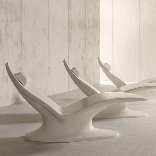 Lettino prendisole contemporaneo - ONE PLUS - Sommerhuber - in pelle / in ceramica / per piscina
