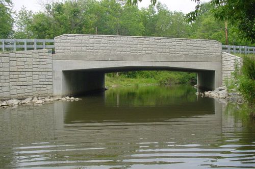 Ponte in calcestruzzo prefabbricato - HY-SPAN® - The Fort Miller Co. - ad arco / per strada