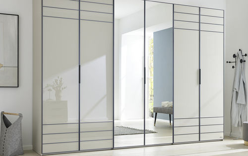 Armadio contemporaneo - COVELO - Musterring - in legno laccato brillante / con ante battenti / a specchio