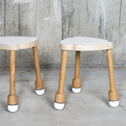 Sgabello contemporaneo - CRICK - qowood - in legno / impilabile