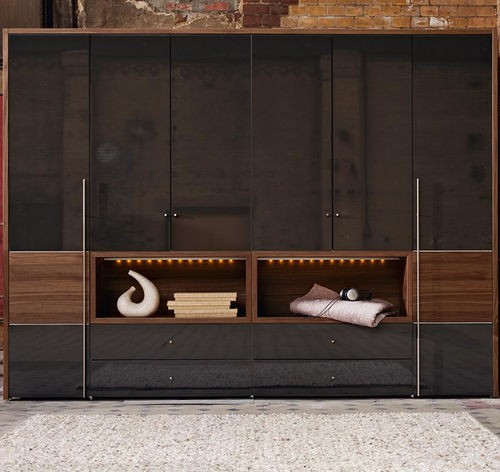 Armadio contemporaneo - FLEXX - NOW! By Hülsta - in legno laccato / con ante battenti / con illuminazione integrata