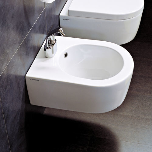 Bidet sospeso - LINK  - FLAMINIA - in ceramica / di Giulio Cappellini