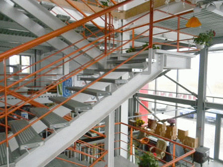 Gradino in metallo - Proinvest Group SRL - antiscivolo