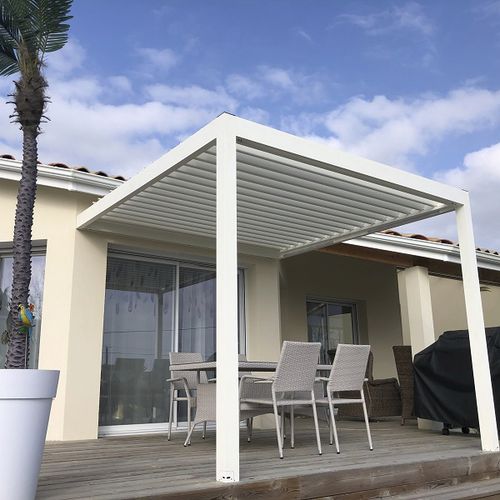 Pergola addossata - SPR02 3x3m - AXIUM solutions aluminium - in alluminio estruso / in alluminio termolaccato / a lamelle orientabili