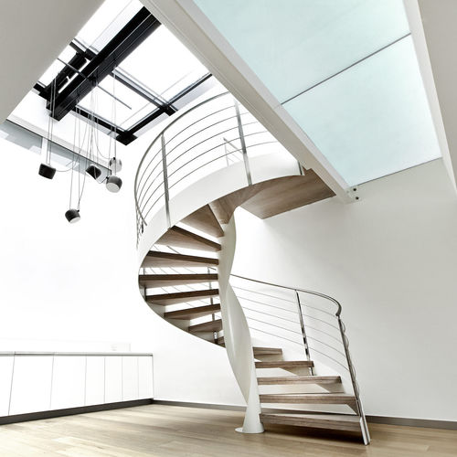 Scala a chiocciola - VORTIKA: WHITE RAL - Officine Sandrini - con gradini in legno / in metallo / per uso residenziale
