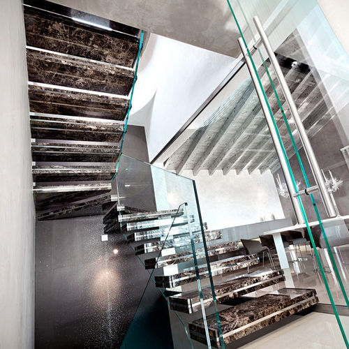 Scala a U - LUXO : EMPERADO DARK MARBLE - Officine Sandrini - con gradini in pietra / con struttura in vetro / per uso residenziale