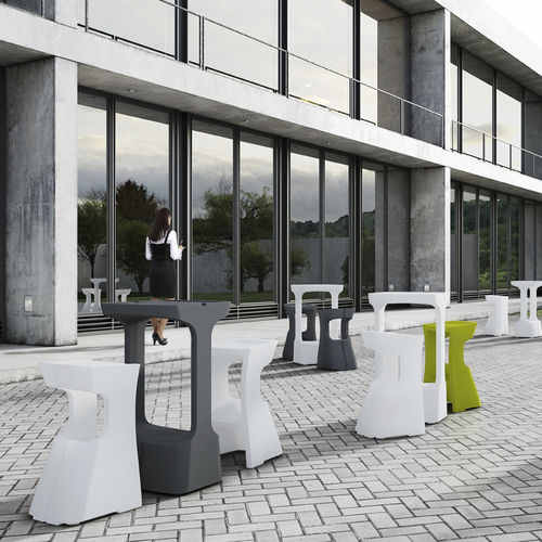 Tavolo alto contemporaneo - KARLA - SOKOA - in polietilene rotostampato / rettangolare / per bar