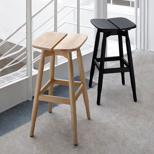 Sgabello da bar contemporaneo - DOM - Coedition - in rovere / impiallacciato in legno / in legno con vernice di protezione