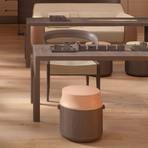 Sgabello contemporaneo - POZA  - DIMENSIONE CHI WING LO - in rovere / con supporto in quercia / con supporto tessuto