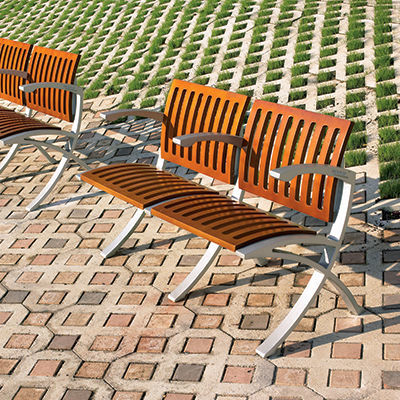 Seduta su barra in ghisa di alluminio - PEARSON - Colomer - in legno / 3 posti / 2 posti