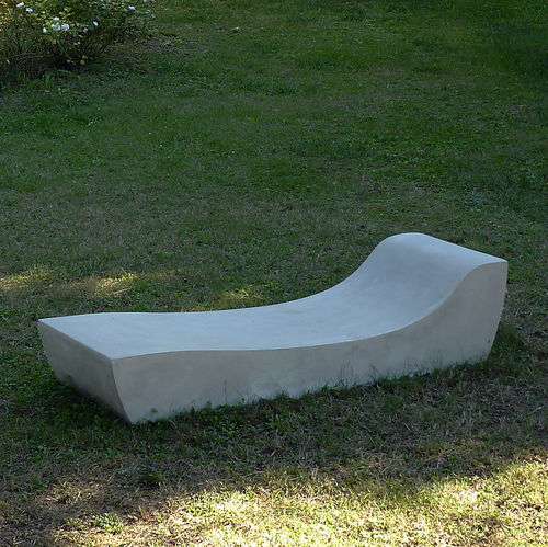 Lettino prendisole contemporaneo - COMMA.6 - LOVECEMENT - in fibrocemento / da giardino / per spazio pubblico