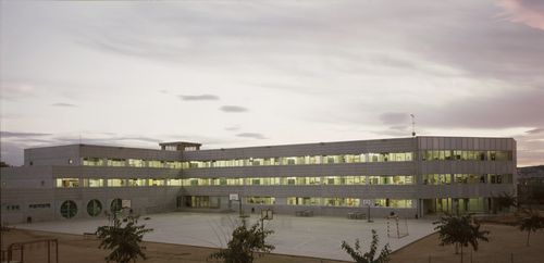 Edificio prefabbricato - ATENEU INSTRUCTIU - HORMIPRESA - in calcestruzzo / per scuola / contemporaneo