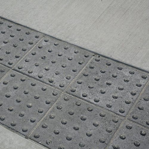 Pavé in pietra ricostituita - ADA™ - UNILOCK - da esterno / testurizzato / per pedoni