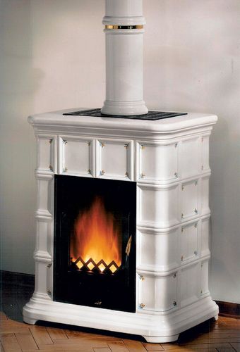 Stufa a legna - VANIA  - KARMEK ONE SRL - tradizionale / in ceramica / in maiolica