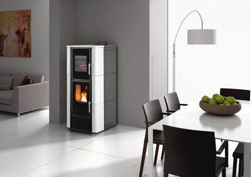 Termostufa a pellet - COMO  - KARMEK ONE SRL - contemporanea / in metallo / in maiolica