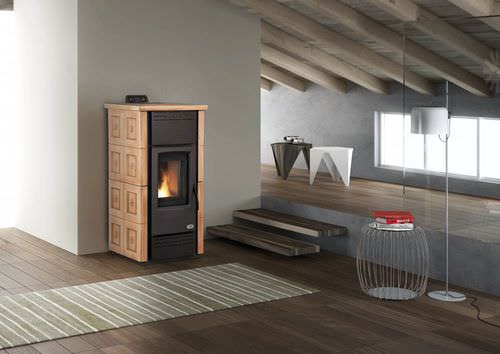 Termostufa a pellet - ELEKTRA  - KARMEK ONE SRL - contemporanea / in metallo / in maiolica