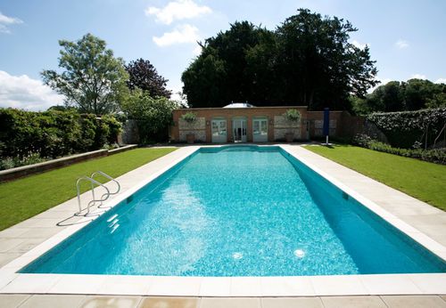 Piscina corridoio di nuoto - OXFORDSHIRE - GUNCAST SWIMMING POOLS - da esterno / interrata / in pietra