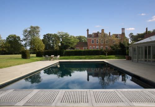 Piscina da esterno - HERTFORDSHIRE - GUNCAST SWIMMING POOLS - interrata / in vetro / in mosaico