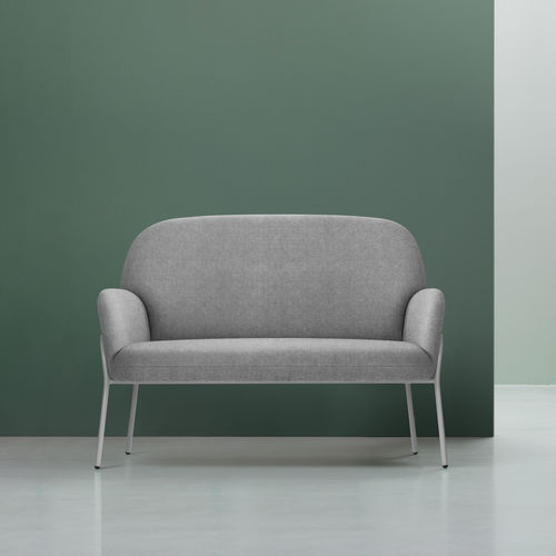 Divano design scandinavo - SLING - Fogia - in tessuto / grigio / nero