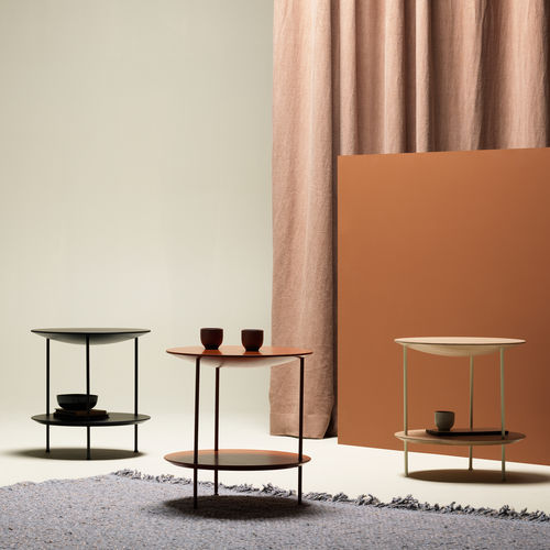 Tavolo d'appoggio contemporaneo - PASTILLE  - Fogia - in rovere / con supporto in metallo / rotondo
