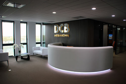 Banco reception a semicerchio - 5 - V-korr Creative Surface - in Solid Surface / luminoso / per hotel