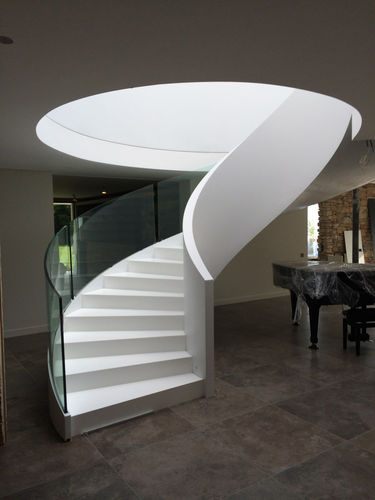 Scala elicoidale - V-korr Creative Surface - con gradini in metallo / contemporanea / con alzata