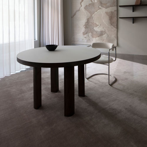 Tavolo contemporaneo - QUARTER - Friends & Founders - impiallacciato in legno / in laminato / con supporto in legno massiccio
