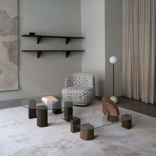 Tavolino basso contemporaneo - QUARTER LOUNGE - Friends & Founders - in vetro / con supporto in legno massiccio / rotondo