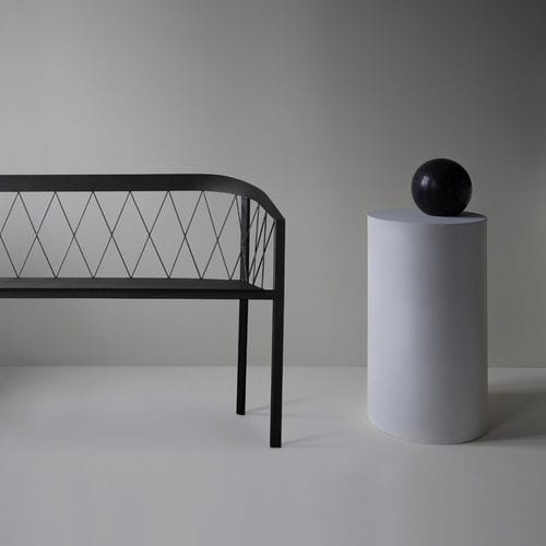 Panca da giardino contemporanea - OUR BENCH - Friends & Founders - in metallo / con schienale / con braccioli