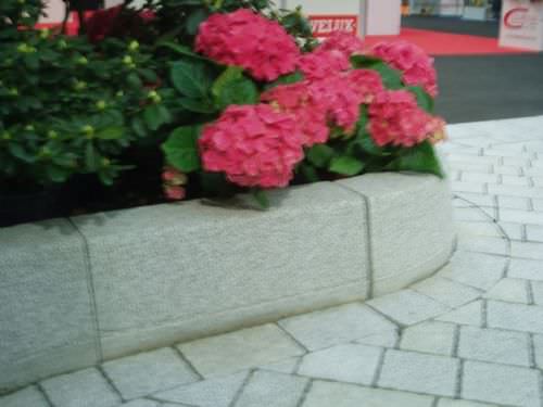 Bordura da giardino - SAGOMATA - mvb - per marciapiede / in calcestruzzo / curva