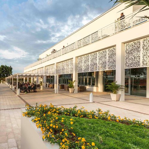 Pannello decorativo per esterni - CELLON - MARRIOTT PORT-AU-PRINCE HAITI - Bruag Design Factory AG - da parete / in HPL / perforato