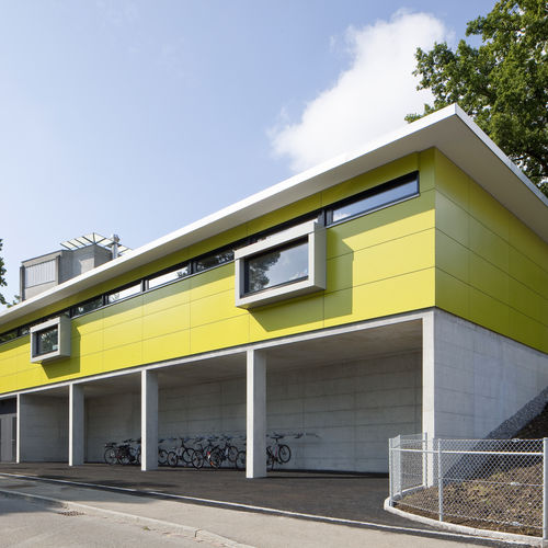 Rivestimento di facciata per facciata ventilata - CELLON - NURSERY SCHOOL ADLISWIL - Bruag Design Factory AG - in pannelli / in HPL / liscio