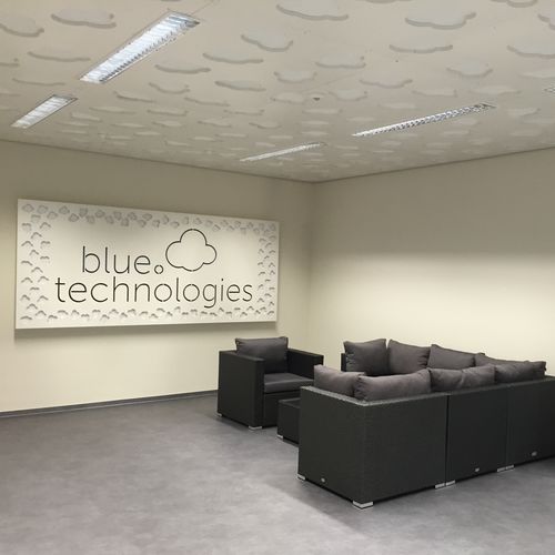 Pannello acustico per soffitto - BRIEFING CENTER BLUE TECHNOLOGIES - Bruag Design Factory AG - in MDF / rettangolare / professionale
