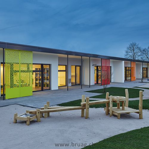 Frangisole in composito - CELLON - KITA ST. MICHAEL HOMBURG - Bruag Design Factory AG - in HPL / per facciata / verticale