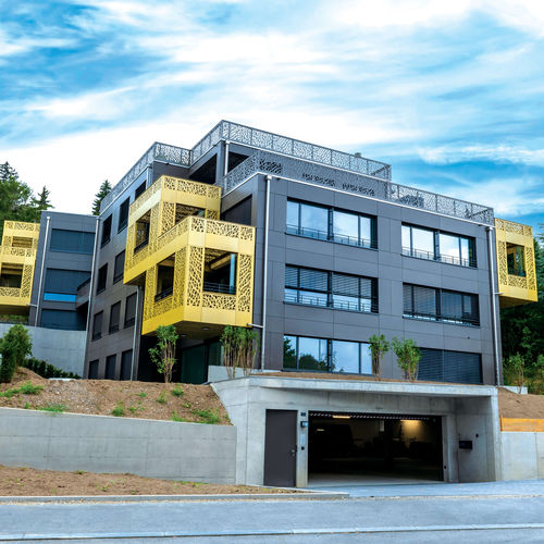Rivestimento di facciata in pannelli - CELLON - SEESTRASSE 108 KILCHBERG - Bruag Design Factory AG - in HPL / liscio / perforato