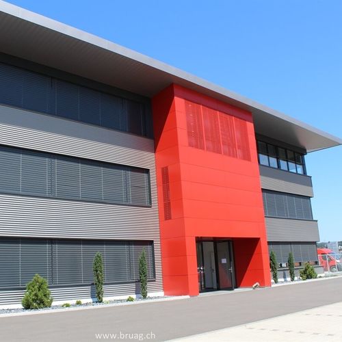 Rivestimento di facciata in pannelli - CELLON - EXTENSION ERNE AG LAUFENBURG - Bruag Design Factory AG - in composito / in HPL / liscio