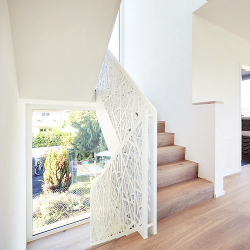 Ringhiera in MDF - EFH AESCH - Bruag Design Factory AG - a pannelli / in griglia / da interno