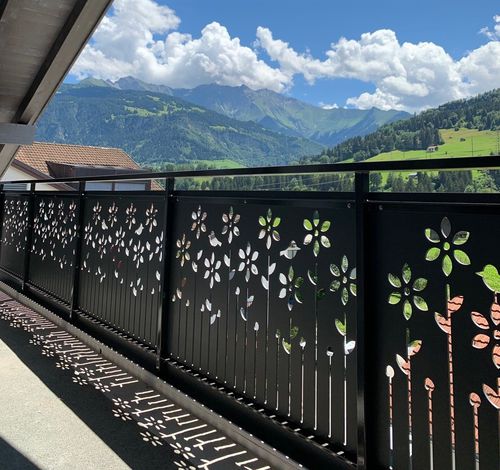 Ringhiera in HPL - CELLON MFH STRADA ILANZ - Bruag Design Factory AG - a pannelli / per balaustra / da interno